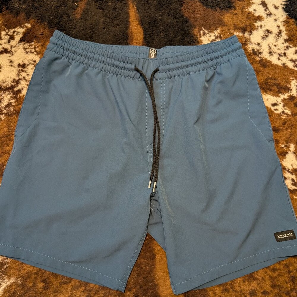 Volcom Men's Shorts - Large